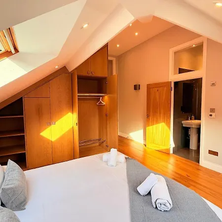 Apartment River View Flat & Secure Parking
