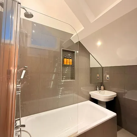 דירה River View Flat & Secure Parking בריסטול