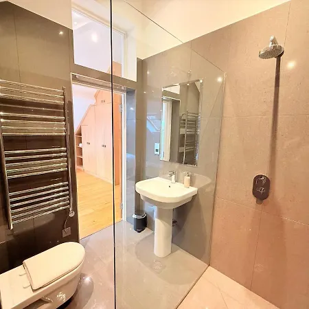 Apartment River View Flat & Secure Parking *